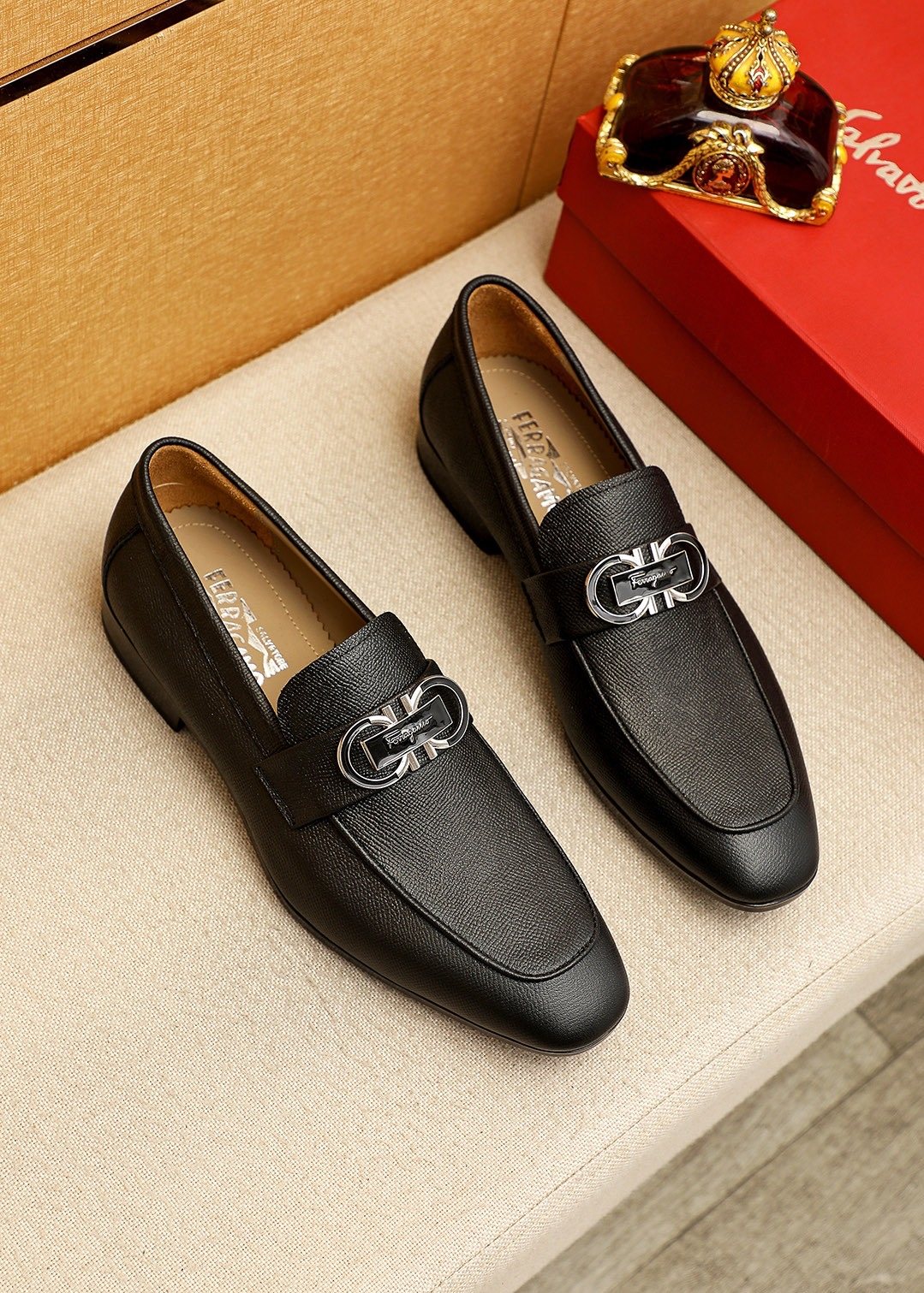 Ferragamo Men's Textured Buckle Loafers